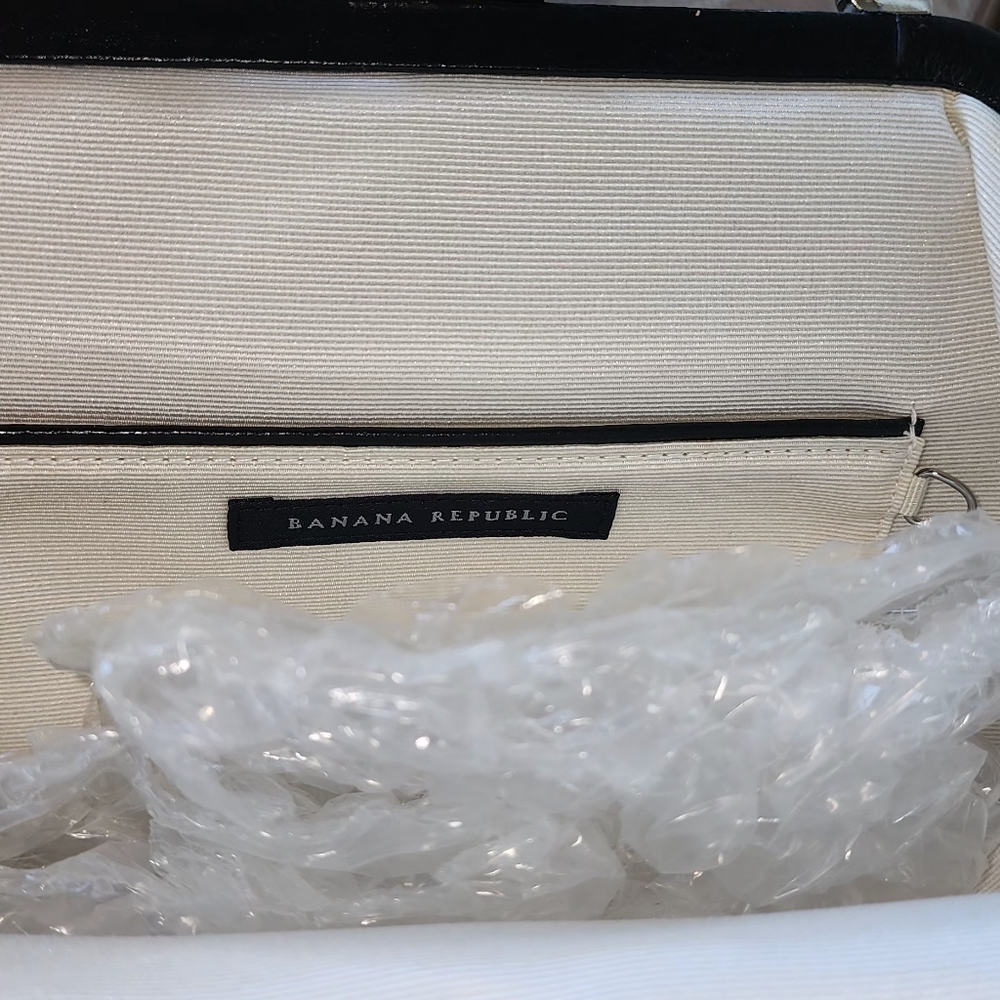 Purses - Picture 2 of 7